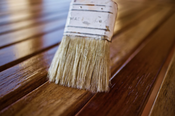 How to Remove Old Varnish From Wood