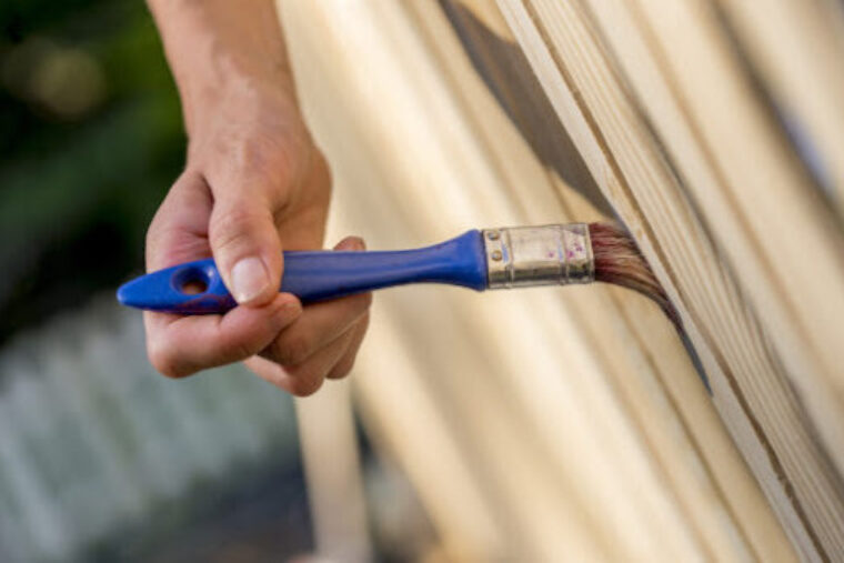 ZAR® Water Base Poly Exterior HP Application